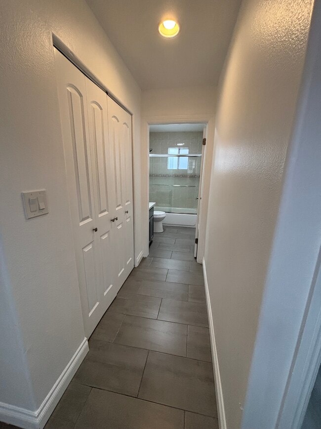 Foto del edificio - 2429 E 110th St