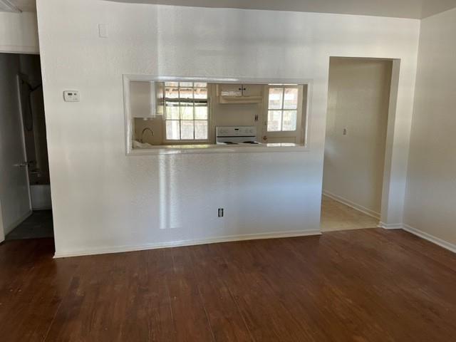 Building Photo - 1003 N LBJ Dr
