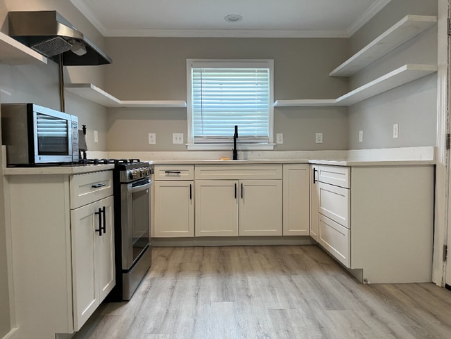 Foto del edificio - 2730 Eastway Dr