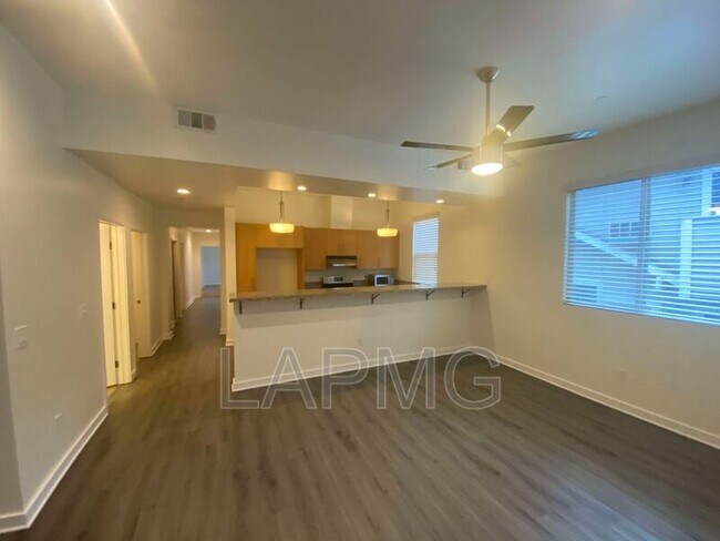 Foto del edificio - 6428 Woodley Ave