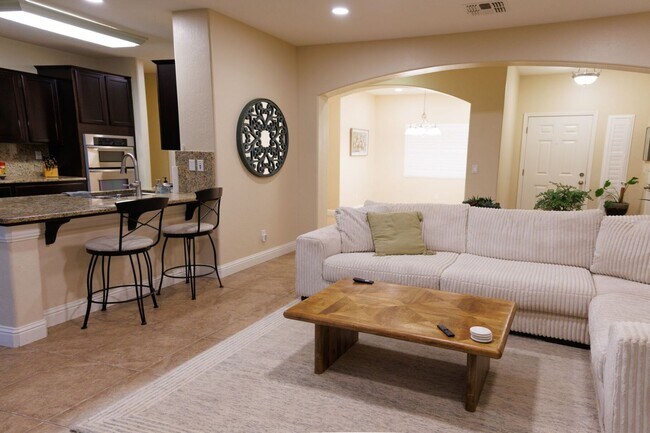 Foto del edificio - NW Visalia Home Coming Soon!