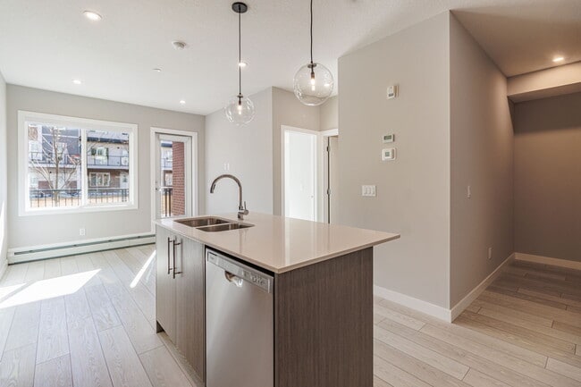 Building Photo - 6 Merganser Dr W