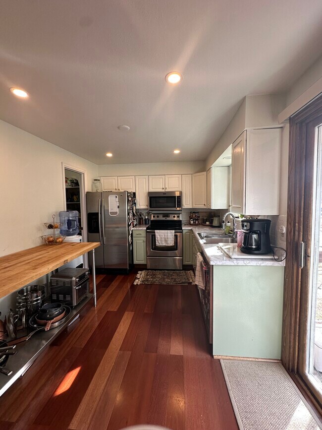 Foto del edificio - 4710 W 108th Pl