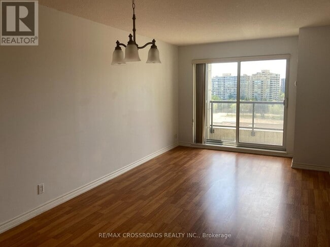 Photo du bâtiment - 18 Harding Blvd