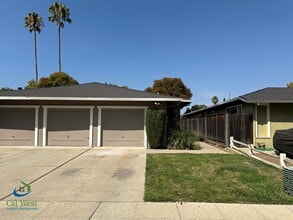 Building Photo - 5863-5865 Hillview Ave