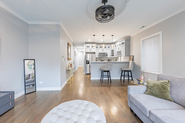 Foto del edificio - 4634 S Langley Ave