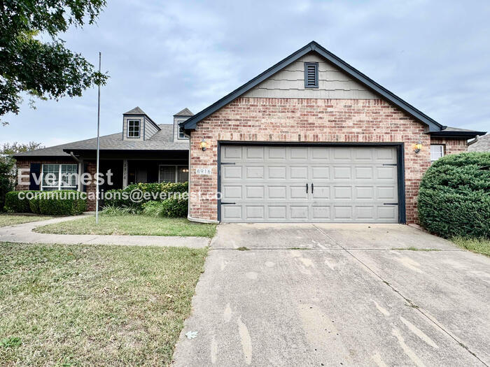 Foto principal - 3 Bed/2 Bath Home with Garage / Pet-Friend...