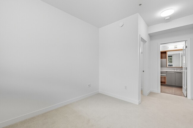 Building Photo - 13788-13776 76 Ave