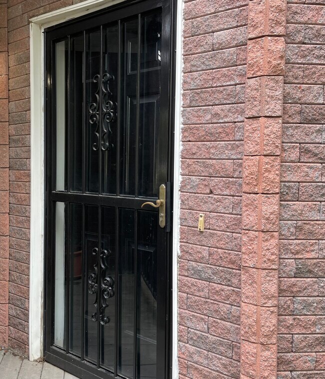 Foto del edificio - 334 15th St SE