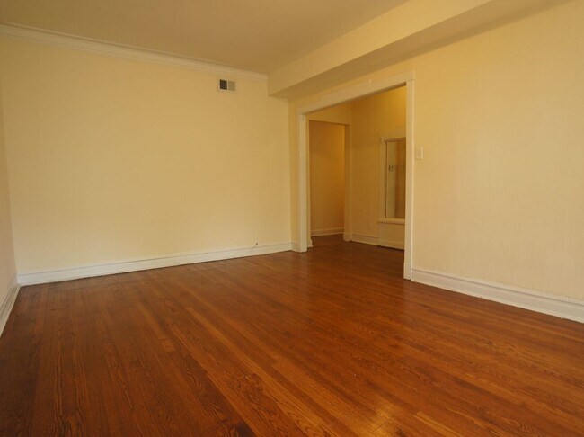 Foto del edificio - 2647 N Sawyer Ave