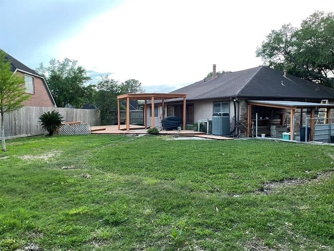 Building Photo - 2523 Meadowhurst Dr
