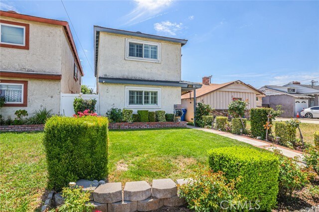 Foto principal - 15034 Gale Ave