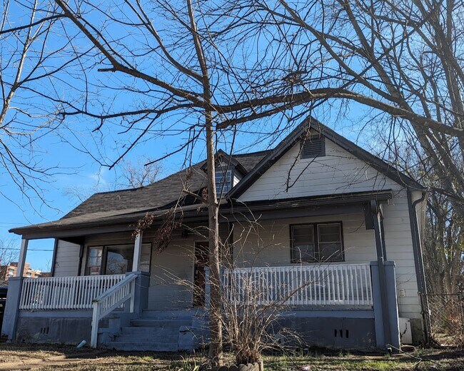 Building Photo - 2626 Long St