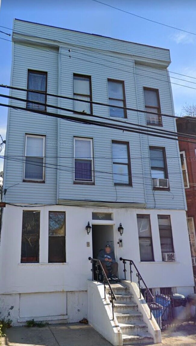 Building Photo - 44 Storms Ave