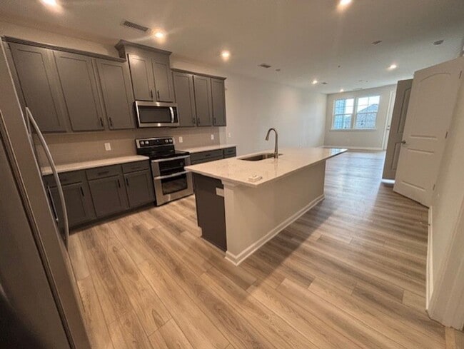 Foto del edificio - Brand New Luxury 2 Bed/2 Bath Condo - Wate...