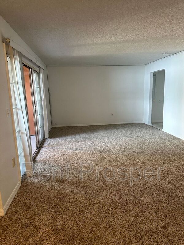 Building Photo - 4154 Versailles Dr