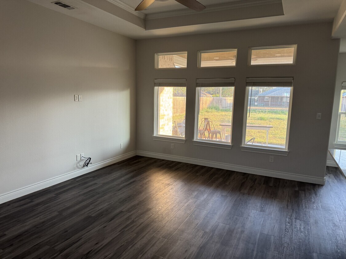 Building Photo - 307 Blue Jay Loop