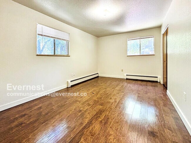 Foto del edificio - 1305 Burton Ct