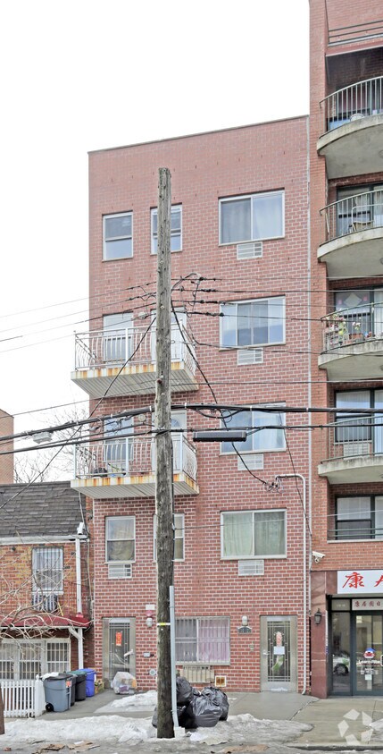 Building Photo - 136-22 35th Ave