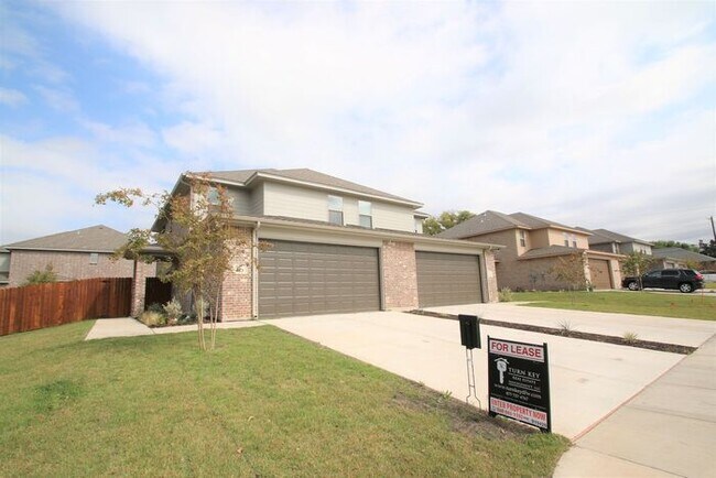 Building Photo - FALL IN LOVE w/ The Luxury Townhomes @ Jam...