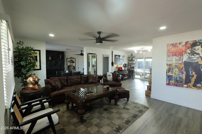 Building Photo - 1011 W Elna Rae St