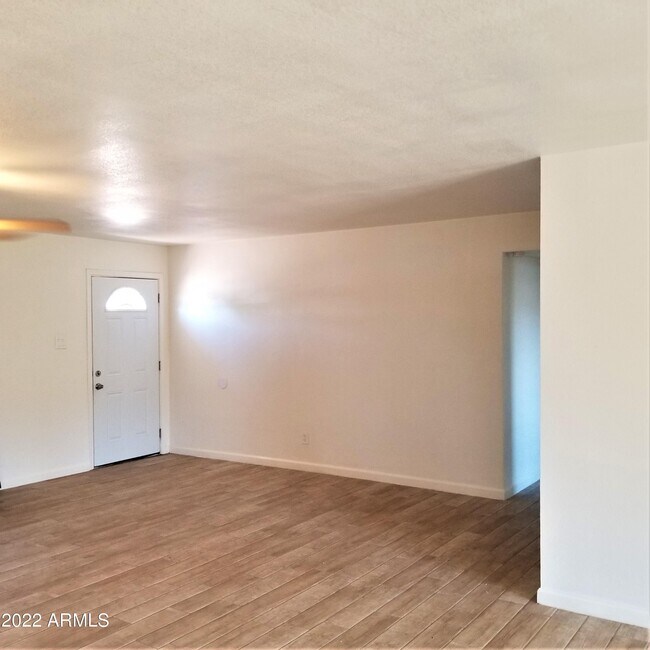 Foto del edificio - 2959 N 53rd Pkwy