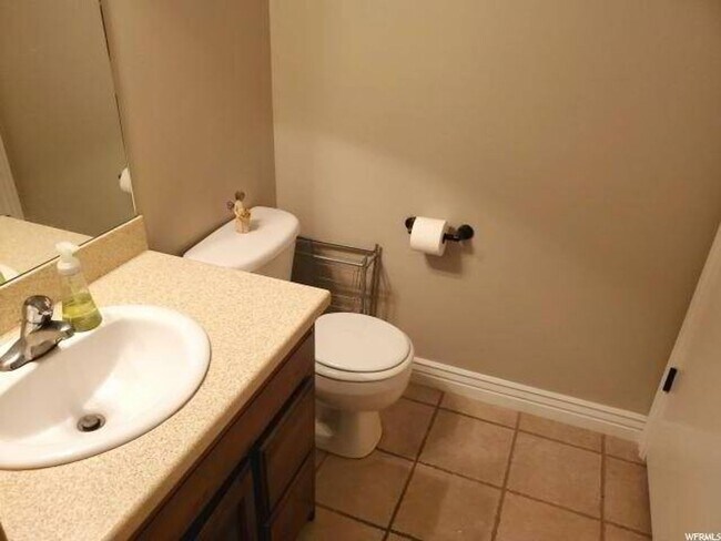 Foto del edificio - Beautiful 3 Bedroom Town Home PG!