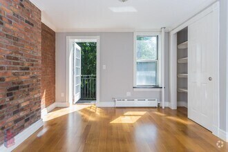 Building Photo - 118 E 7th St