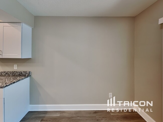 Foto del edificio - 2546 Glenview Dr