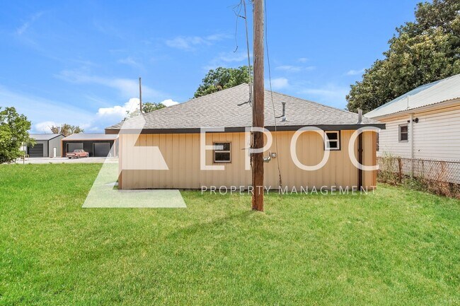 Foto del edificio - 635 E 3rd St