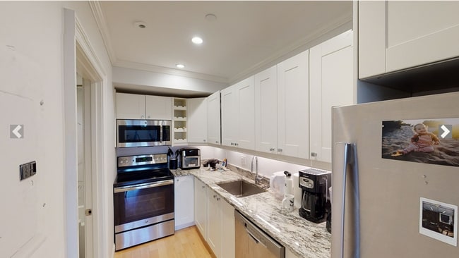Building Photo - 296 Beacon St