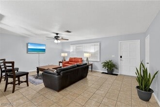 Building Photo - 211 S Lake Dr