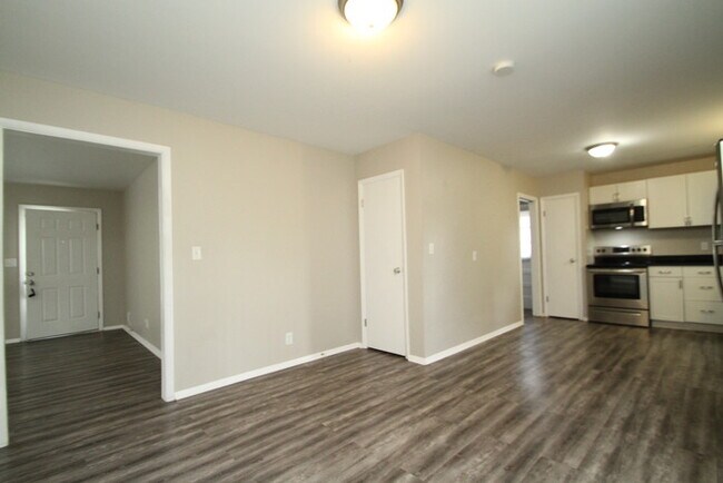 Building Photo - 1342 N Graham Ave