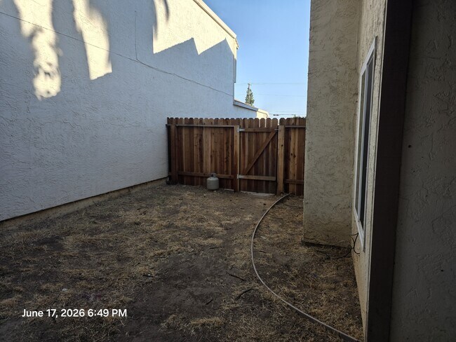 Foto del edificio - 5139 Tweed Ct