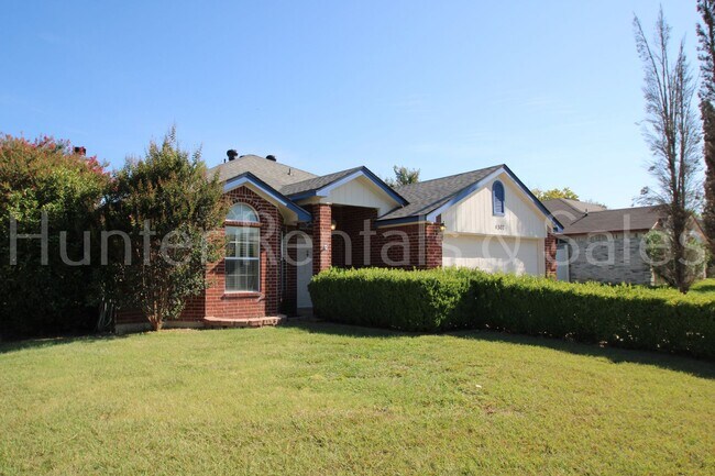 Building Photo - Exceptional Living with Vaulted Ceilings, Cozy Fireplace & Expansive Outdoor Space