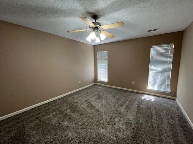 Building Photo - Renovated 2 Bedroom 2 Bath Home for Rent!