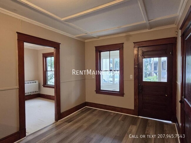 Building Photo - 29 Elm St