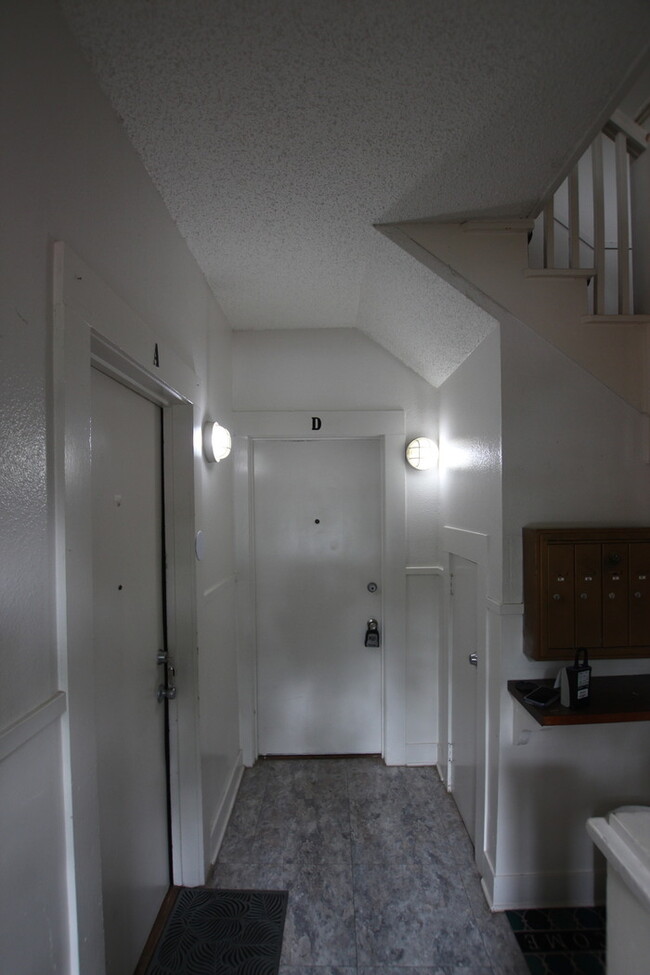 Building Photo - Tour Today! 1 Bedroom 1 Bath Apartment in ...