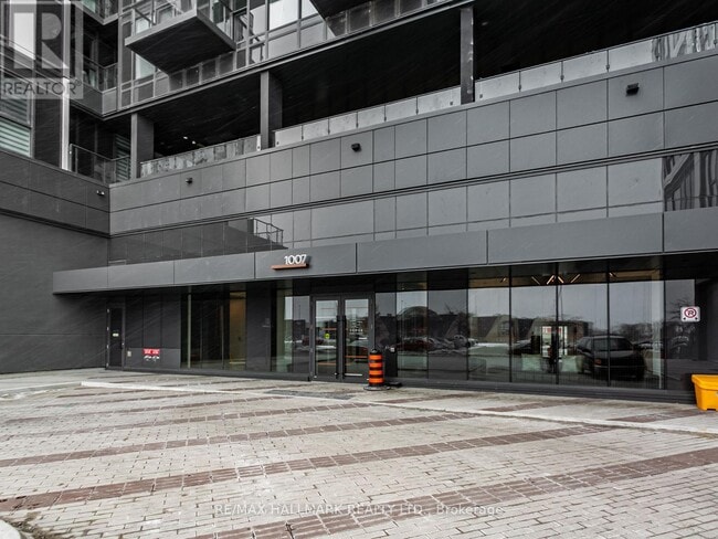 Building Photo - 1007 The Queensway