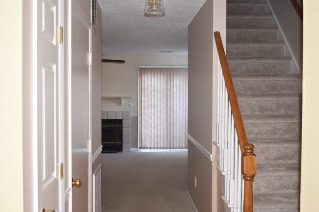 Building Photo - 310 The Mews