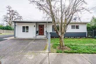Building Photo - 2319 E McLoughlin Blvd