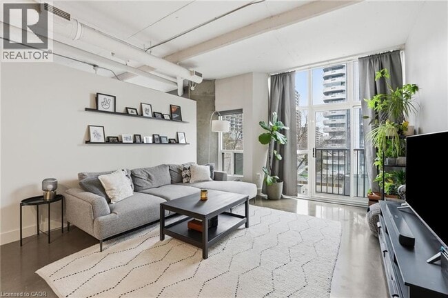 Building Photo - 66 Bay St S