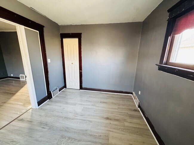 Foto del edificio - 2816 E 125th St