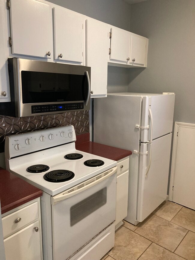 Building Photo - 13715 Kenner Ave