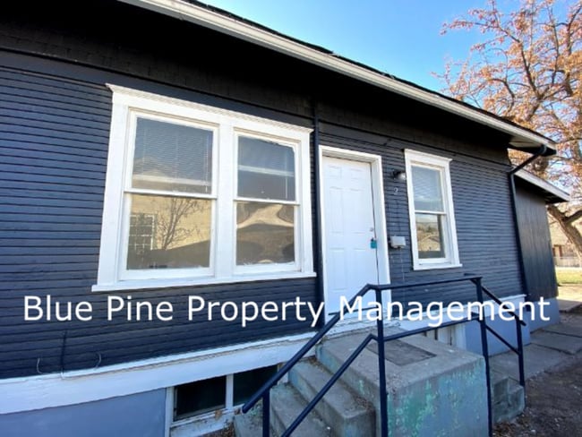 Building Photo - 915 N Hayes Ave