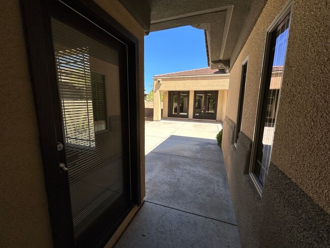 Building Photo - Beautifully Remodeled Home in Anthem Count...