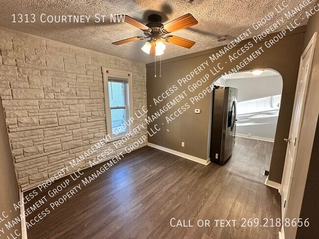 Foto del edificio - 1313 Courtney St NW