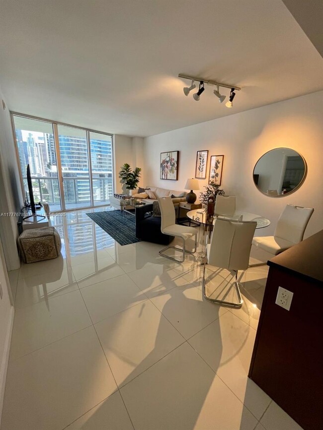 Foto del edificio - 475 Brickell Ave