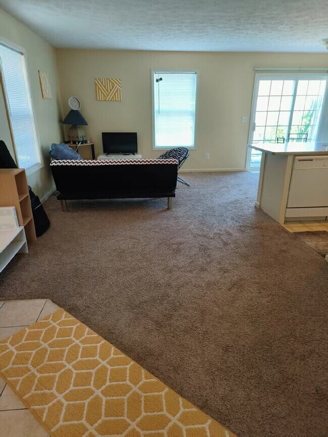 Foto del edificio - 3BR/2.5BA Condo with attached single-bay g...