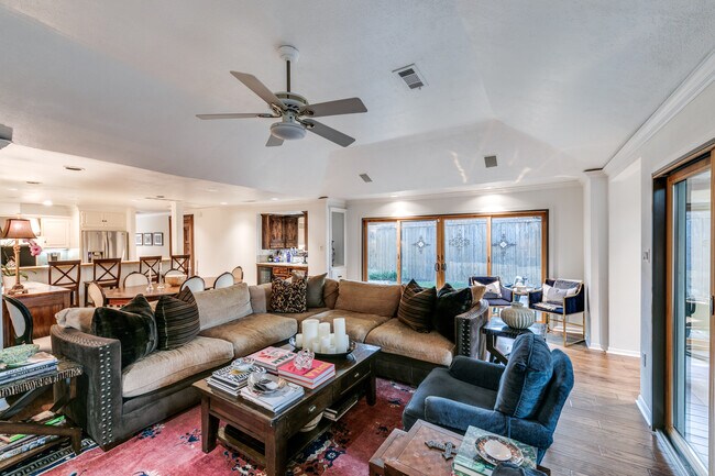 Foto del edificio - 5819 Belmont Ave